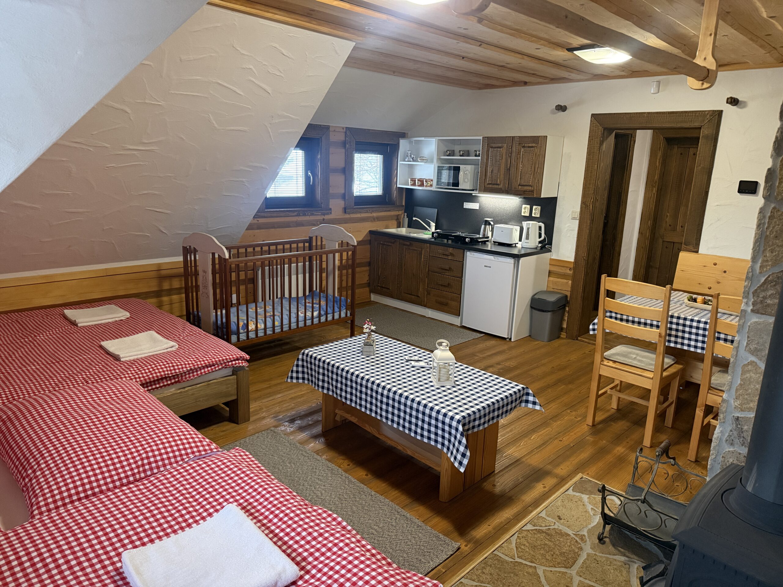 APARTMAN č. 4 kuchyňa_2